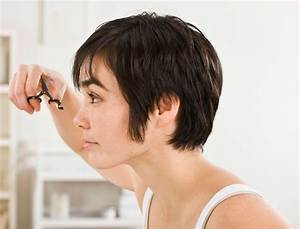 How to Cut Sideburns on a Woman