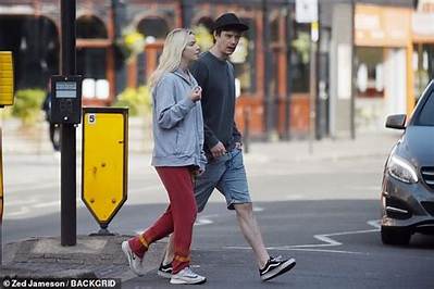 Is Anya Taylor Joy Gay? Everything on Her Sexuality and Boyfriend History