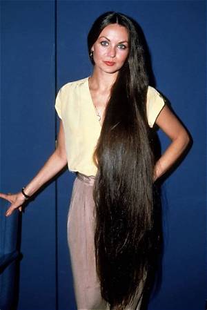 Is Crystal Gayle Hair Still Long? Why Did Crystal Gayle Have Long Hair?
