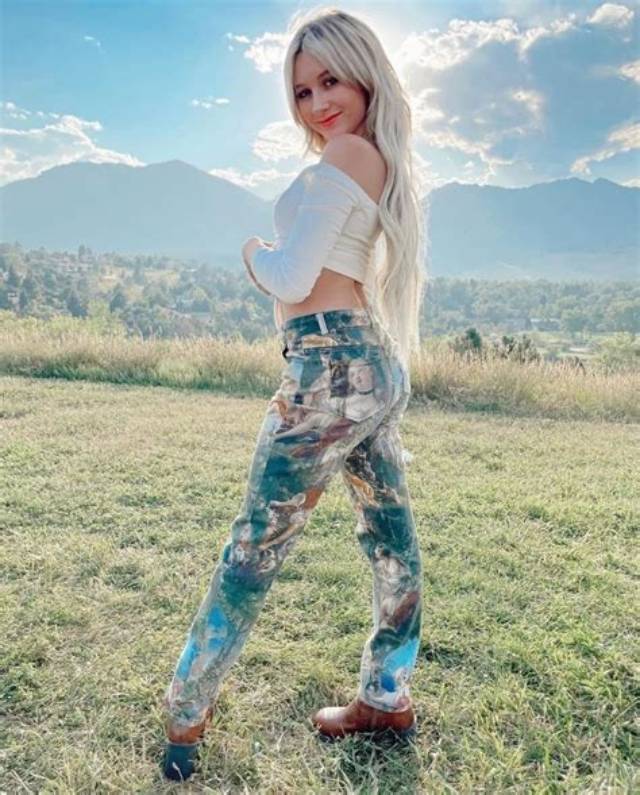Is Elliana Walmsley Pregnant? Is She Adopted? Family Details to Know