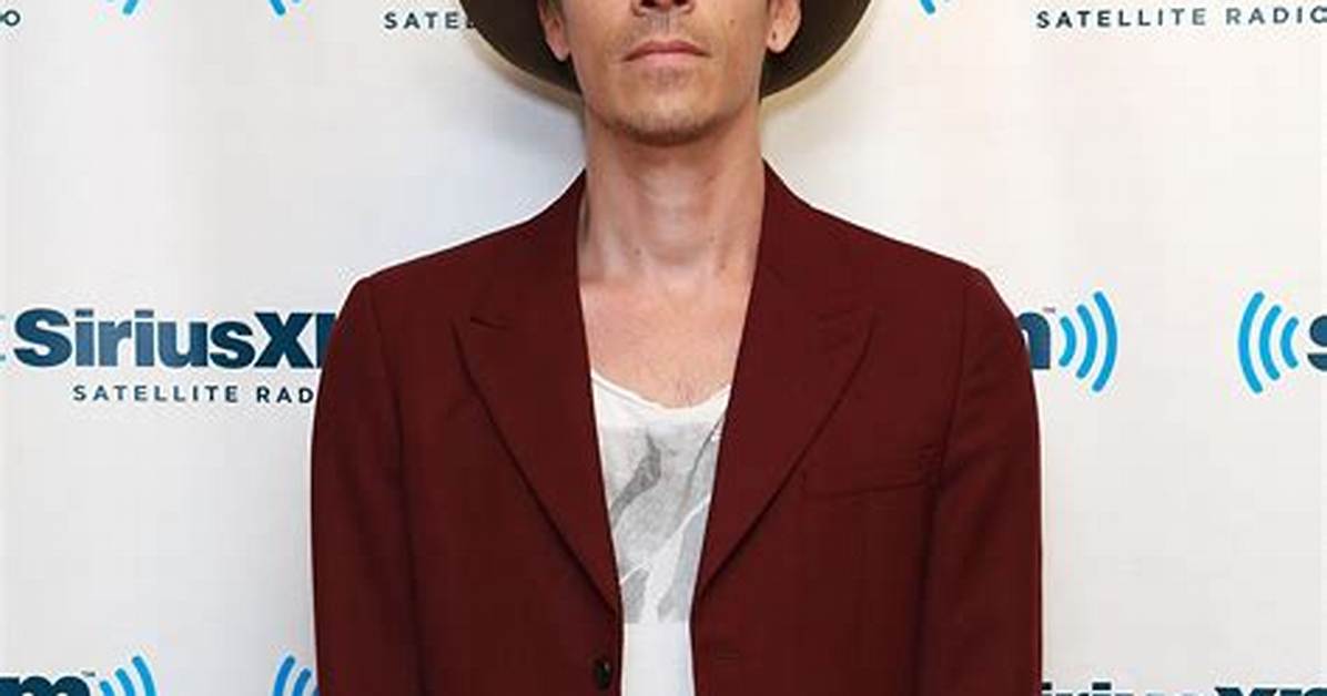 Is Incubus’ Vocalist Brandon Boyd Dating ‘Starz’ Actress Sarah Hay?