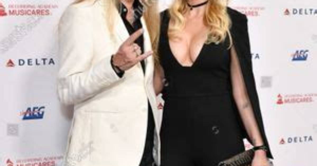 Is Jerry Cantrell Married to Wife? or Dating a Girlfriend? Dating History.