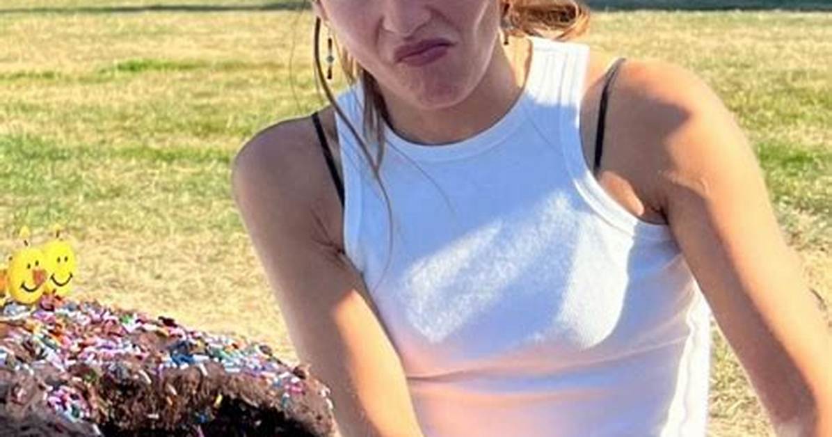 Is Kayla Compton a Fitness Instructor? Explore Her Exercise Routine and Instagram Pictures