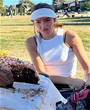 Is Kayla Compton a Fitness Instructor? Explore Her Exercise Routine and Instagram Pictures