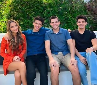 Is Lexi Rivera Married? Know Her Brothers and Parents Details- Net Worth of Vlogger