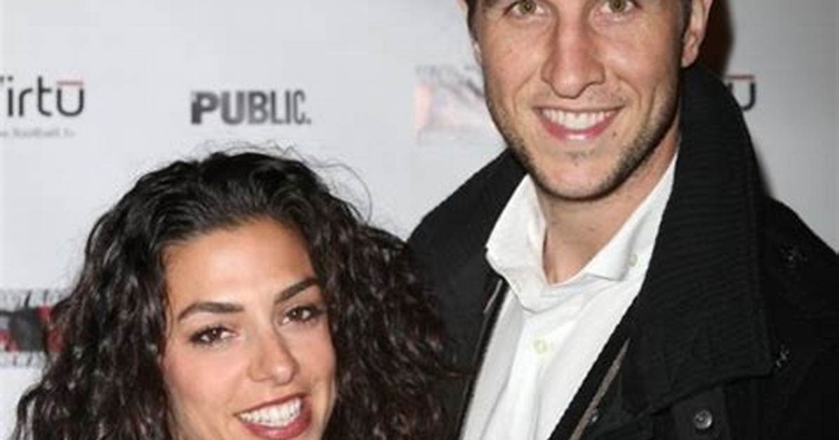 Is Pablo Schreiber Married to Wife? or Dating a Girlfriend? Kids.