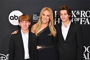 Is Sheryl Crow Gay? Boyfriend Family and Instagram