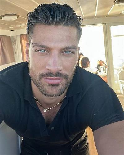 Is Simone Susinna Gay? Who Is Simone Susinna Girlfriend? Height Age