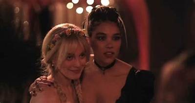 Is Victoria Pedretti Gay? Sexuality Rumors Due to the Actress’ Queer Character