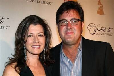 Is Vince Gill Married? Who Is His Wife? Daughter, Age, Height, Bio