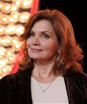Isabella Hofmann Bio, Wiki, Age, Height, Education, Husband, Family, Movies and Net Worth