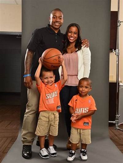 Isaiah Thomas Wife, Son, Dad, Sister, Family, Height, Tooth, Salary
