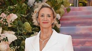 Janet Mcteer Sister Helen Mcteer Is 5 Year's Older Than Her