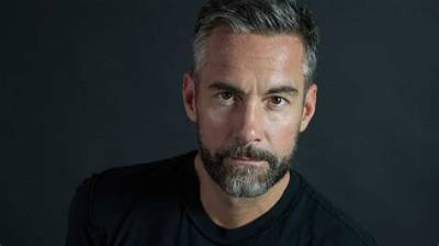 Jay Harrington Bio, Wiki, Age, Wife, Net Worth, Family, Suits, Haircut, Movies and American Reunion