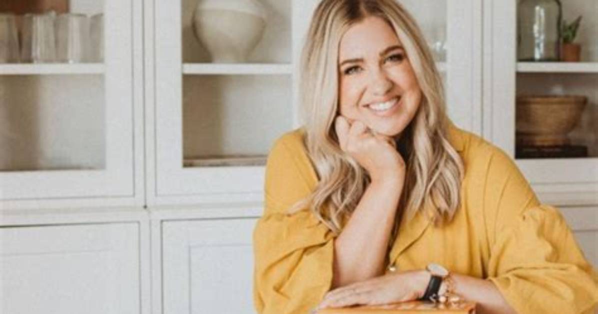 Jenna Kutcher Biography, Net Worth, Husband Age, Instagram, Wikipedia