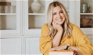Jenna Kutcher Biography, Net Worth, Husband Age, Instagram, Wikipedia