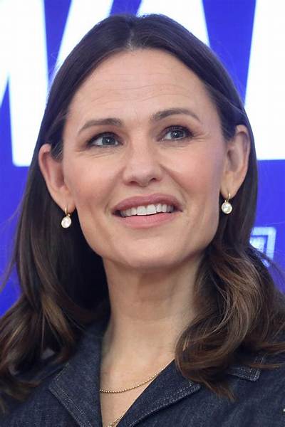 Jennifer Hansler Bio/Wiki Age, Height, Husband, Cnn, and Net Worth