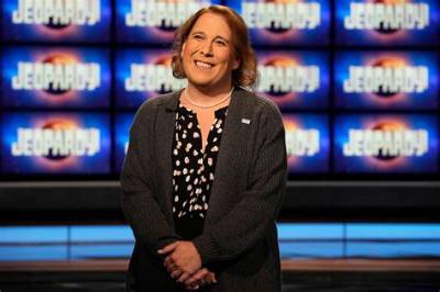 Jeopardy: Who Is Amy Schneider Girlfriend Kelly Anneken? Images Before and After Surgery on Twitter