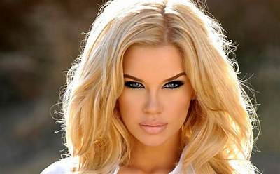 Jessa Hinton Age, Height, Body Measurements, Personal Life, Wiki