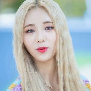 Jinsoul (Loona Band Singer) Profile, Age, Height, Weight, Wiki, Measurements, Boyfriend, Bio, Net Worth, Facts
