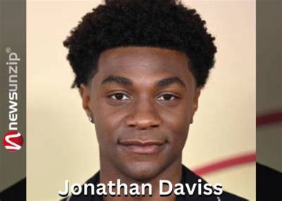 Jonathan Daviss- Wiki, Age, Girlfriend, Ethnicity, Net Worth, Height, Career