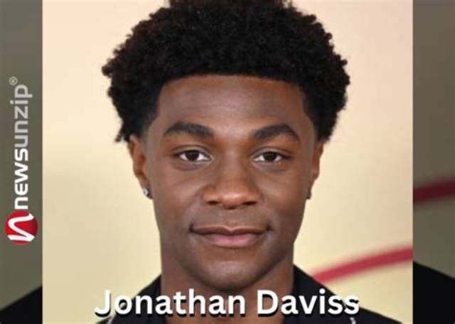 Jonathan Daviss- Wiki, Age, Girlfriend, Ethnicity, Net Worth, Height, Career