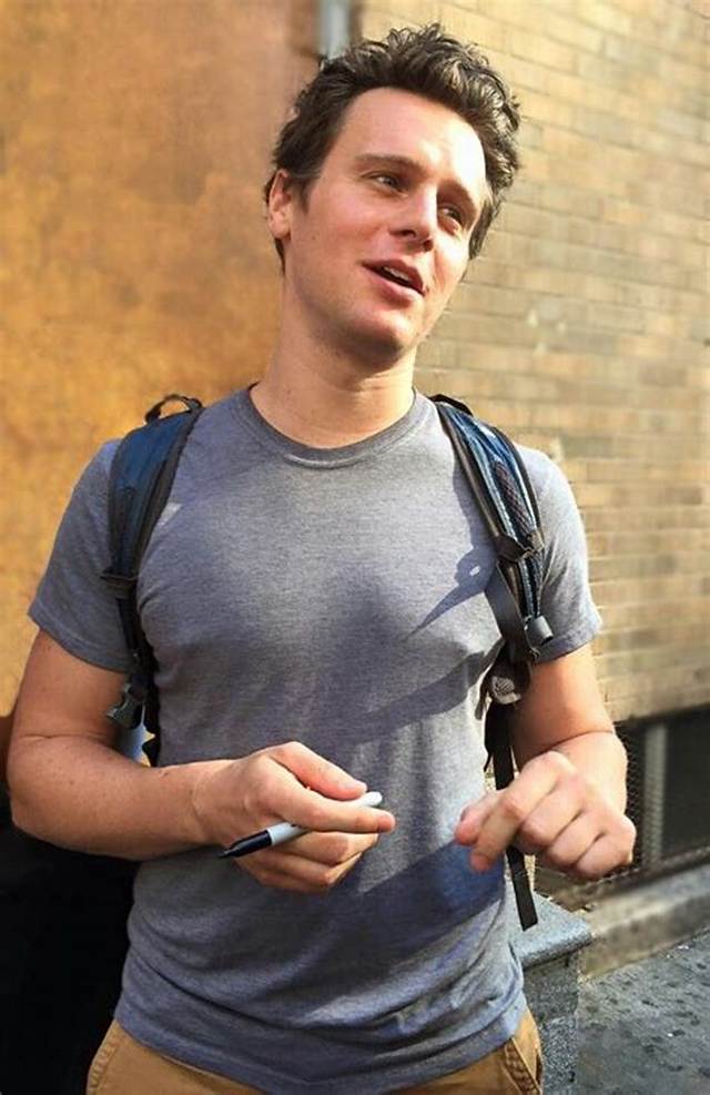 Jonathan Groff Height, Weight, Net Worth, Age, Birthday, Wikipedia, Who, Nationality, Biography