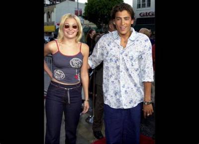 Jonathan Taylor Thomas: Dating, Net Worth, Tattoos, Smoking & Body Facts
