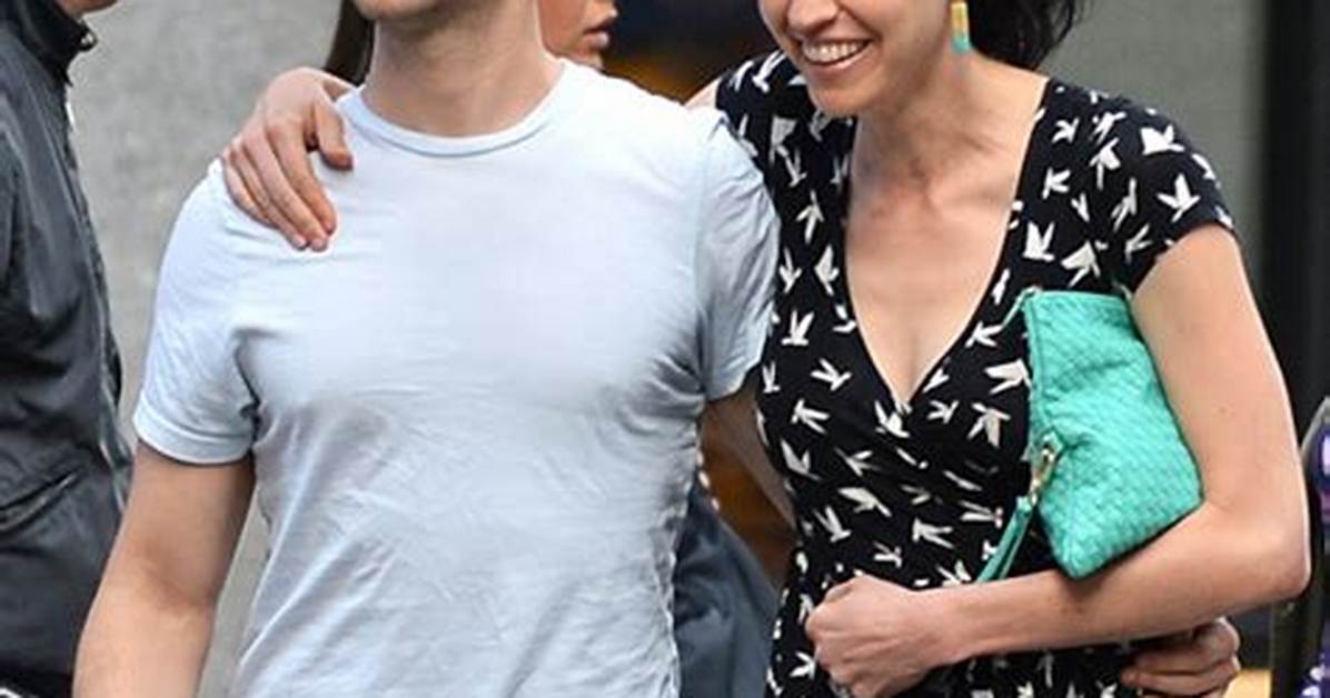 Joseph Gordon-Levitt: Wife, Net Worth, Tattoos, Smoking & Body Facts
