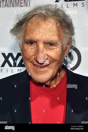 Judd Hirsch: Dating, Net Worth, Tattoos, Smoking & Body Facts
