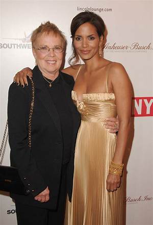 Judith Ann Hawkins, Halle Berry Mom’s Wiki, Age, Bio, Husband, Children, Net Worth
