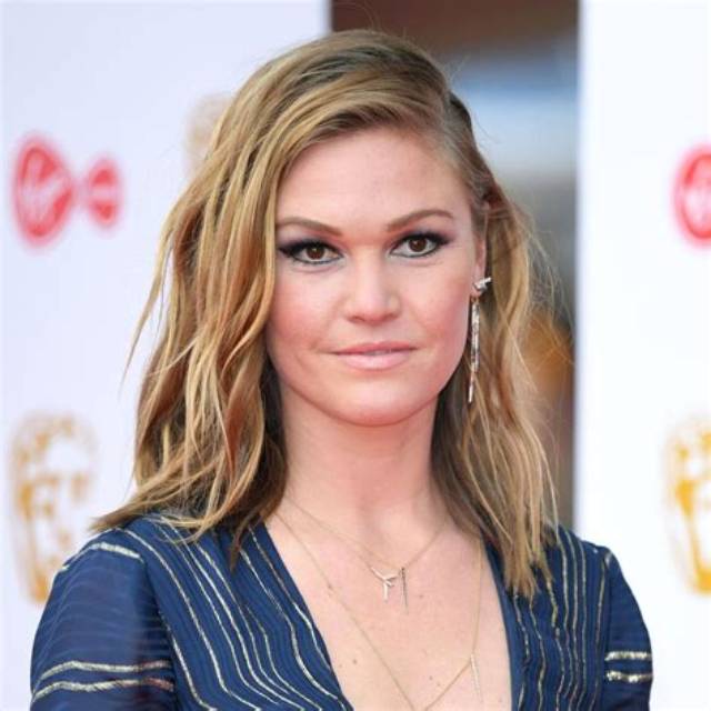 Julia Stiles- Wiki, Age, Height, Net Worth, Husband, Career