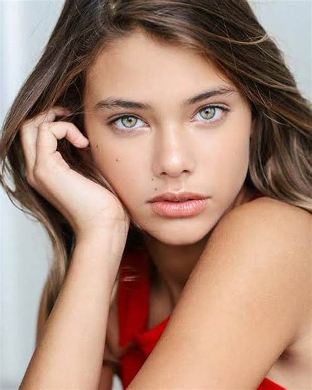 Julia Winter Bio, Wiki, Age, Family, Boyfriend, Movies, Tv Shows and Net Worth