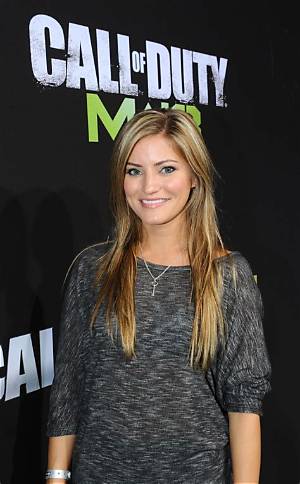 Justine Ezarik Aka iJustine’s Net Worth, Biography, Career, Awards, Fact and Life Story