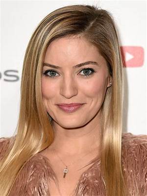 Justine Ezarik Bio, Age, Career, Husband, Height, Net Worth, Twitter.