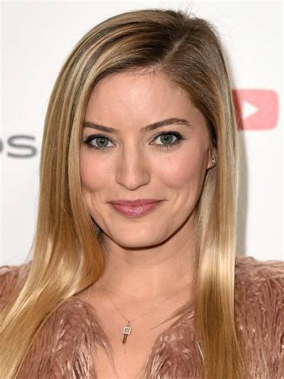 Justine Ezarik Bio, Age, Career, Husband, Height, Net Worth, Twitter.