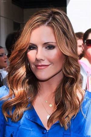Kathleen Robertson’s Net Worth, Biography, Career, Awards, Fact and Life Story