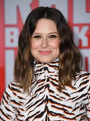 Katie Lowes Weight Gain and How Much Lbs Did She Add