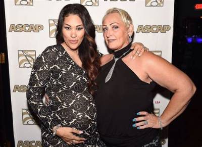 Keke Wyatt: Husband, Net Worth, Tattoos, Smoking & Body Measurements