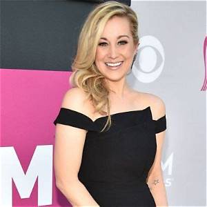 Kellie Pickler Wiki, Bio, Age, Husband, Marriage, Siblings, Kids, Cancer, and Net Worth.