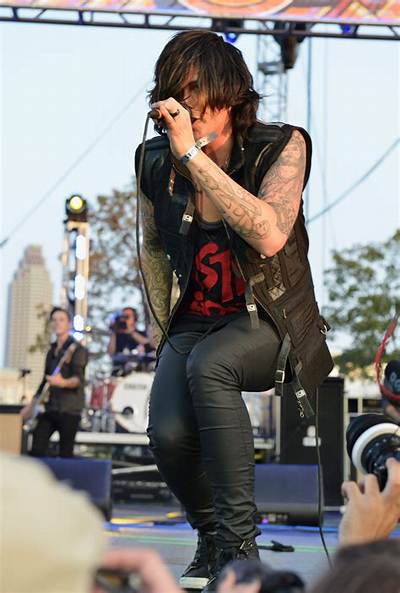 Kellin Quinn Height, Weight, Net Worth, Age, Birthday, Wikipedia, Who, Instagram, Biography