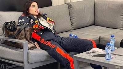 Kelly Piquet Net Worth: Is Kelly Piquet Rich?