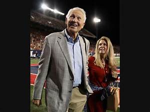 Kelly Pugnea: Coach Lute Olson Wife, Age, Wiki, Biography, Family