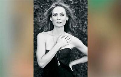 Kelly Rowan’s Bio, Wiki, Age, Height, Education, Husband, Family, Career and Net Worth