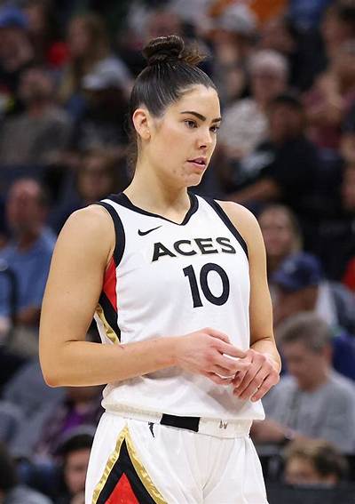 Kelsey Plum Age, Wikipedia, Biography, Children, Salary, Net Worth, Parents.