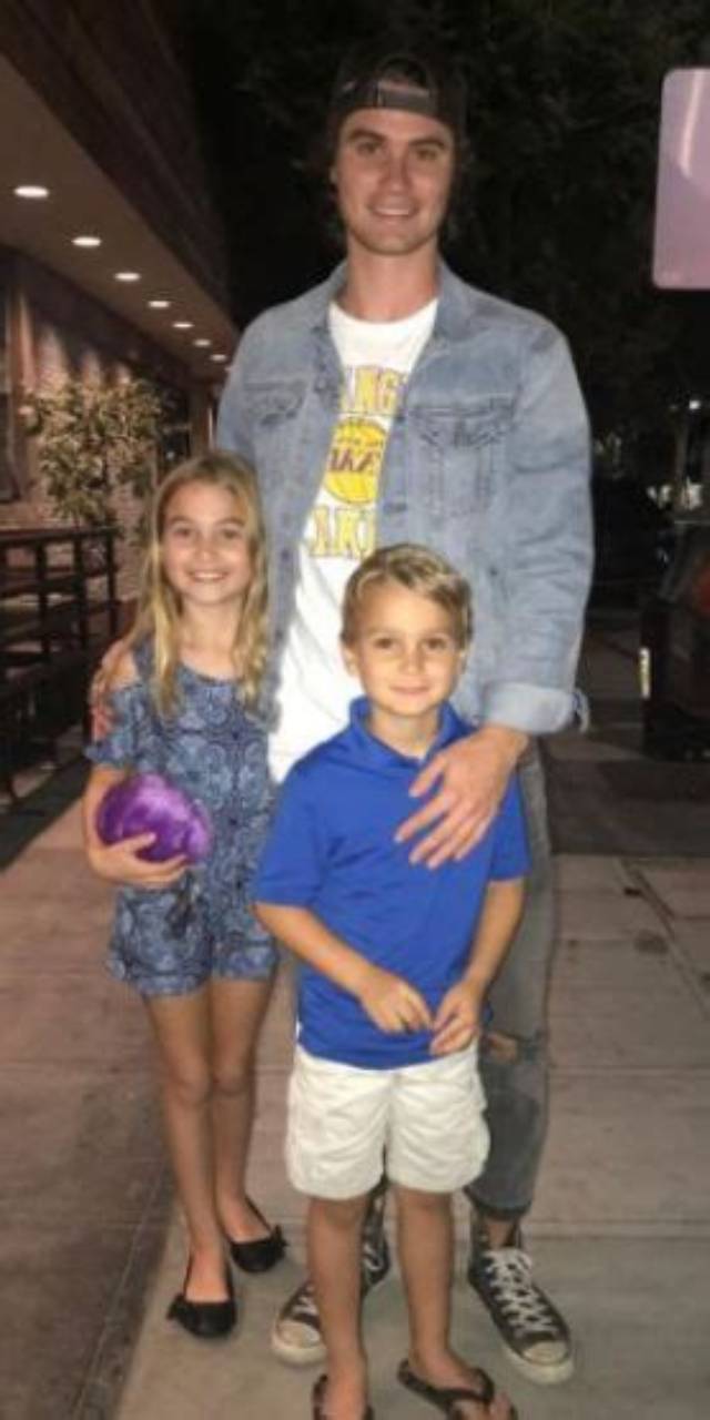 Kendall Nicole Stokes Age, Birthday, Wiki: Chase Stokes Sister