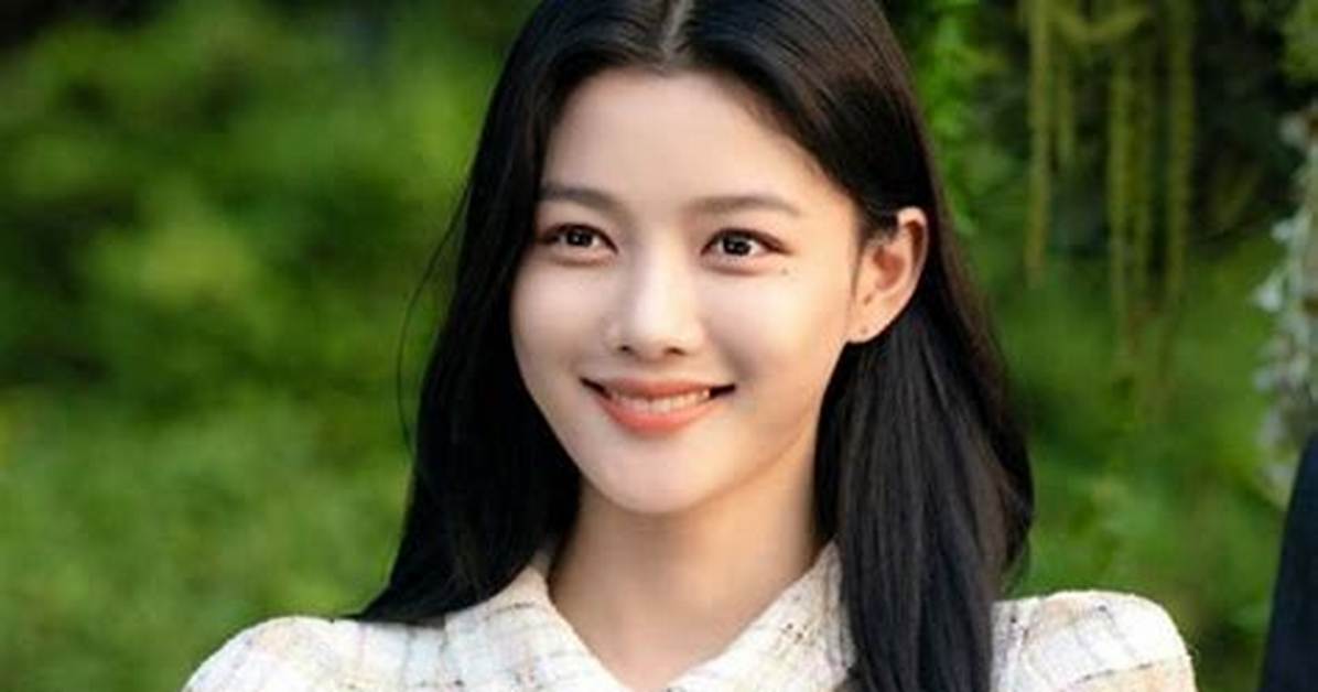 Kim Yoo-Jung Bio, Wiki, Age, Family, Husband, Movies, Tv Shows and Net Worth