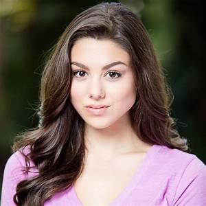 Kira Kosarin (Actress) Wiki, Biography, Age, Height, Weight, Measurements, Boyfriend, Net Worth, Facts