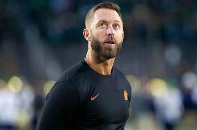 Kliff Kingsbury Height, Weight, Net Worth, Age, Birthday, Wikipedia, Who, Nationality, Biography
