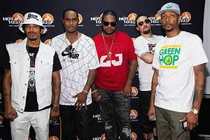 Krayzie Bone: Wife, Net Worth, Tattoos, Smoking & Body Facts